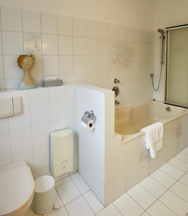 Boho Apartment: Netflix + Balcony + Bathtub Essen Luaran gambar